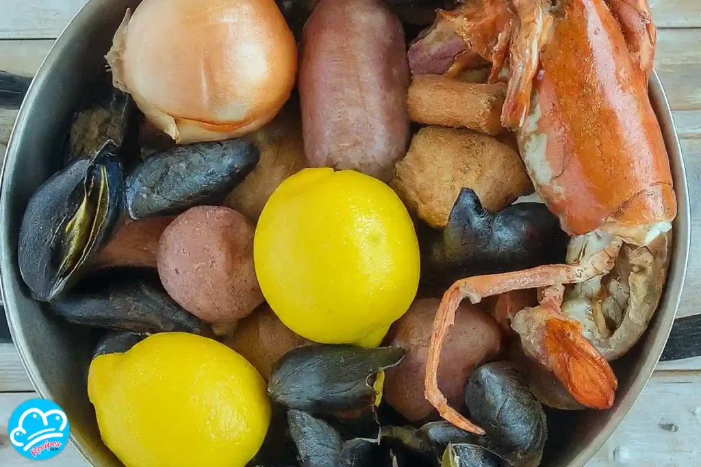 What is the ingredients in a seafood boil?